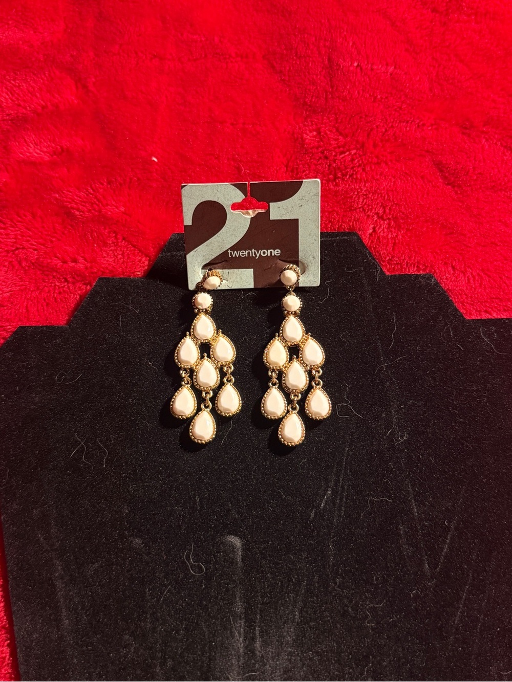 Forever 21 Cream Cabochon Tear Drop Chandelier Earrings Gold Tone Dangle